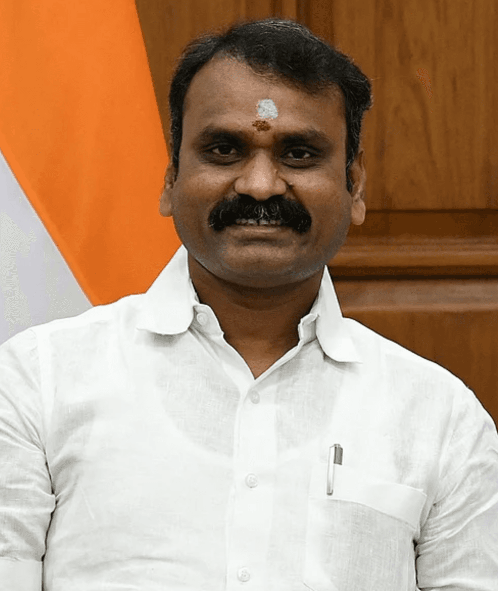 மத்திய அமைச்சர் பதவியை ராஜினாமா செய்தார் எல்.முருகன்.